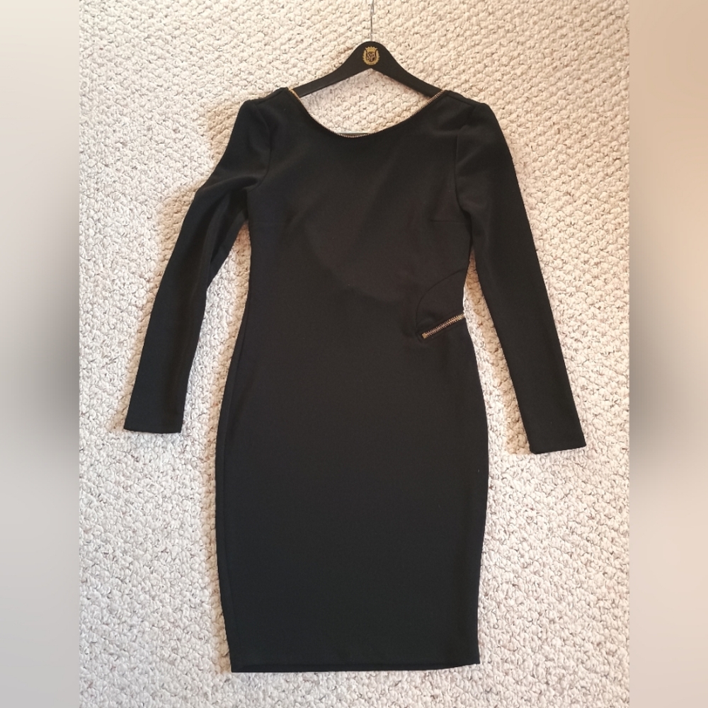 Xtaren Black Bodycon Dress with Long Sleeves for Night Out. Open back